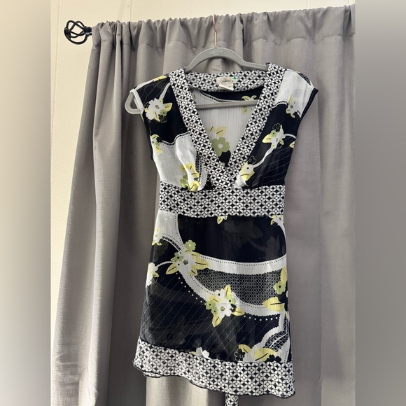 Woman’s Sheer Floral Wrap Top - Picture 6 of 6